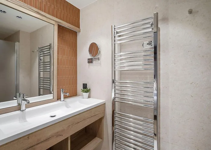 Apartman Raffine Avec Acces Pistes Et Jacuzzi - Fr-1-568-57 Courchevel